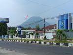 Kabut-haze-yang-meliputi-Gunung-Meja-dan-Kota-Ende.jpg