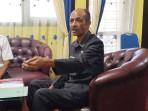Kadis-Sosial-memastikan-memberikan-sanski-terhadap-Riko-Bees.jpg