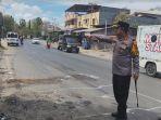 Kapolresta-Kupang-Kota-Kombes-Pol-Aldinan-Manurung-saat-melihat-lokasi-kejadian-tabrakan.jpg