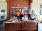 Kasat-Reskrim-Polres-Manggarai-Barat-sampaikan-keterangan.jpg