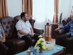 Kepala-Kantor-Imigrasi-Kelas-II-TPI-Atambua-Putu-Agus-Eka-Putra-saat-bertemu-wakil-Bupati-Belu.jpg