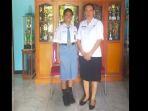 Kepala-SMAN-1-Kalabahi-Nontji-Cornalia-Manesi-bersama-peserta-English-Speech-Competition-Wilda.jpg