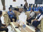 Kepala-Sekolah-SMAK-Suria-Atambua-Rm-Drs-Benyamin-Seran-Pr-MA-dan-Kepala-Sekolah.jpg