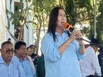 Ketua-DPC-Partai-Garuda-Kabupaten-Sikka-Hildegardis-Sunur-saat-memberikan-sambutan.jpg