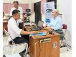 Ketua-DPRD-NTT-Emi-Nomleni-memanfaatkan-pelayanan-Eazy-Passport-di-Kantor-DPRD-NTT.jpg