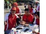 Ketua-IKA-UNHAS-NTT-Theo-da-Cunha-membuka-kegiatan-dengan-pemeriksaan-kesehatan.jpg