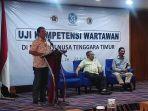 Ketua-PWI-NTT-Ferry-Jahang-umumkan-kelulusan-peserta-UKW.jpg