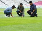 Ketua-umum-PSSI-Erick-Thohir-meninjau-kondisi-rumput.jpg