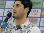 Kiper-Bali-United-Adilson-Maringa-saat-memberikan-keterangan-jelang-laga.jpg
