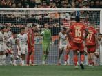 Kiper-Bali-United-Mike-Hauptmeijer-tampil-heroik.jpg