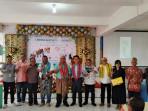 Larissa-luncurkan-taman-bacaan.jpg