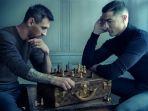 Lionel-Messi-dan-Cristiano-Ronaldo-bermain-catur_02.jpg