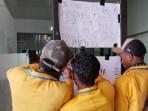 Mahasiswa IAKN Kupang Segel Ruangan Rektor Pasca Rektor Pecat Warek
