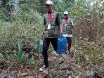 Masialis-Minggus-42-dan-Damianus-Duli-23-petugas-Pantarlih-jalan-kaki-3-kilometer-sikka.jpg