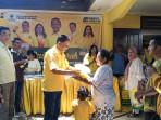 Jelang HUT ke-61 Partai Golkar, Pengurus Golkar Belu Menggelar Pasar Murah 
