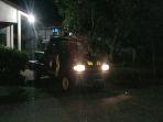 Mobil-patroli-Polsek-Kewapante-saat-melakukan-upaya-pencarian-terhadap-terduga-pelaku.jpg
