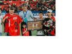 Momen-seremoni-perpisahan-Coach-Stefano-Cugurra.jpg