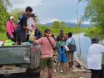 Nakes-di-Puskesmas-Yamor-diungsikan-melalui-jalur-laut-menuju-kota-Kaimana.jpg