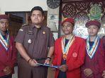 Okky-Prasetiyo-Kasie-Intel-Kejaksaan-Negeri-Sikka-usai-menerima-data-pendukung.jpg