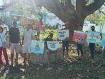 Panitia-pelaksana-bersama-masyarakat-usai-memungut-sampah-plastik-di-Labuan-Bajo.jpg