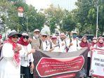 Para-dosen-dan-tenaga-kependidikan-PPPK-BAST-dari-35-PTNB-saat-menggelar-aksi-di-Jakarta.jpg