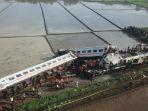 Para-penumpang-kereta-api-selamat-dari-kecelakaan-maut-di-Bandung.jpg