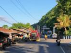 Pedagang-Kaki-Lima-di-Pesisir-Pantai-Ndao-Ende-Diminta-Angkat-Kaki.jpg