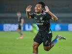 Pelatih-Persib-Bandung-Berharap-Ada-Keputusan-Baru-Komdis-PSSI-untuk-Beckham-Putra.jpg