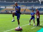 Pemain-Persib-David-da-Silva-dan-Febri-Hariyadi-menjalani-sesi-latihan-khusus.jpg