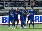 Pemain-Persib-saat-merayakan-gol-kedua-yang-dilesakkan-Tyronne.jpg