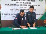 Penandatanganan-MoU-dalam-rangka-penanganan-kredit-bermasalah-antara-kejari-ende-dn-BRI.jpg