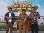 Pengguntingan-pita-menandai-beroperasinya-service-point-Mitsubishi-Fuso-di-SUmba.jpg