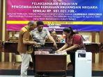 Penghitungan-uang-yang-dikembalikan-ke-kas-daerah-Kabupaten-Sikka.jpg