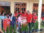Pengurus-DPC-PDIP-Ngada-saat-berkunjung-di-Panti-Asuhan.jpg