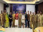 Penjabat-Bupati-Alor-Dr-Z-Sony-Libing-poses-bersama-para-narasumber-DKT-dan-Tim.jpg
