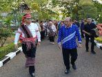 Penjabat-Gubernur-NTT-Dr-Andriko-Noto-Susanto-saat-tiba-di-pintu-VIP-Bandara-El-Tari-Kupang.jpg