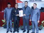 Penjabat-Wali-Kota-menerima-hasil-persidangan-secara-simbolis.jpg