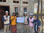 Penyerahan-secara-simbolis-bantuan-sambungan-listrik-gratis.jpg