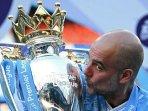 Pep-dan-trofi-juara.jpg