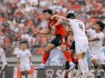 Perebutan-bola-antara-pemain-Bali-United-dengan-Madura-United.jpg