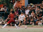 Perebutan-bola-pemain-Bali-United-dengan-Persis-Solo.jpg