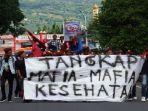 Perhimpunan-Mahasiswa-Katolik-Republik-Indonesia-PMKRI-Cabang-Maumere-menggelar-aksi.jpg