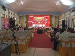 Persiapan-di-Lokasi-Debat-Publik-Paslon-Bupati-dan-Wakil-Bupati-Manggarai-Timur.jpg