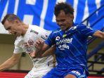 Persib-Bandung-Main-Tanpa-Rezaldi-Hehanussa-Saat-Lawan-Persebaya-Akibat-Akumulasi-Kartu-Kuning.jpg