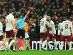 Pertandingan-sengit-antara-Galatasari-menghadapi-Man-United.jpg