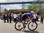 Pesepeda-Tour-de-EnTeTe-melintasi-Kota-Soe.jpg