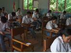Peserta-didik-kelas-XII-SMK-Tiara-Nusa-Borong-Manggarai-Timur-ikut-ujian-sekolah.jpg