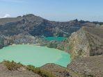 Pesona-Danau-Tiga-Warna-di-Puncak-Gunung-Kelimutu.jpg