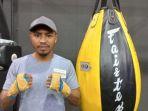 Petinju-Indonesia-asal-Sumba-NTT-Defry-Palulu-di-GYM-United-Cengkareng-Jakarta.jpg