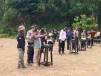 Polres-Sikka-menggelar-kegiatan-latihan-menembak-bersama-Aliansi-Wartawan-Sikka-AWAS.jpg